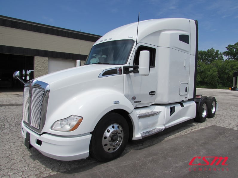 Exterior front drivers side for this 2022 Kenworth T680 (Stock number: UNJ467079)
