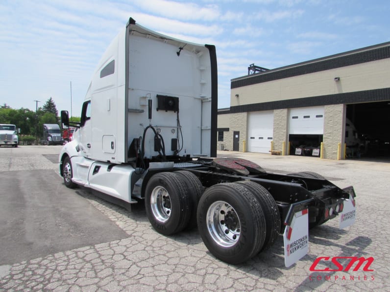 Exterior rear driver side for this 2022 Kenworth T680 (Stock number: UNJ467079)