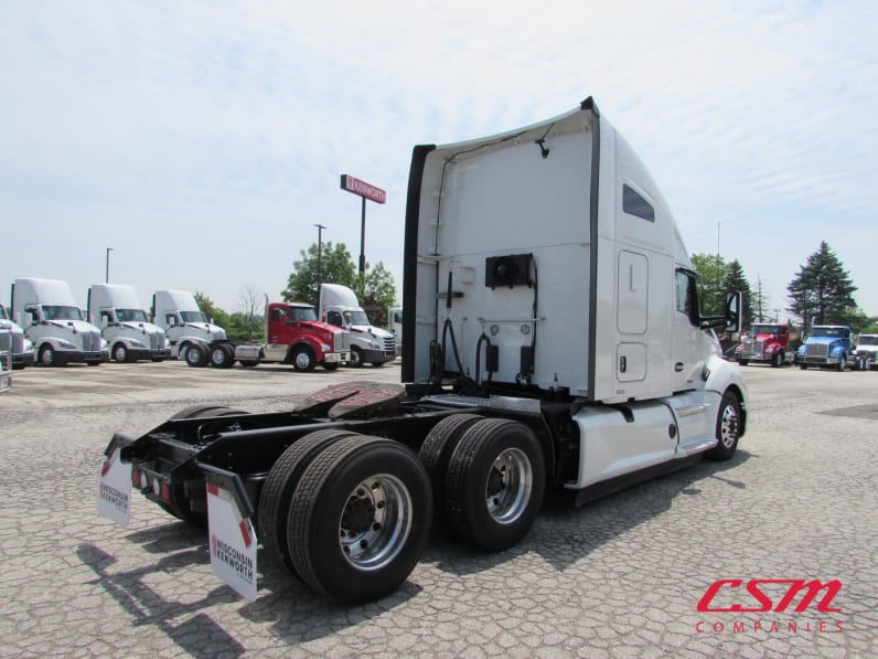 Exterior rear passenger side for this 2022 Kenworth T680 (Stock number: UNJ467079)
