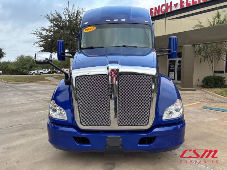 Exterior full front view for this 2022 Kenworth T680 (Stock number: UNJ467088)