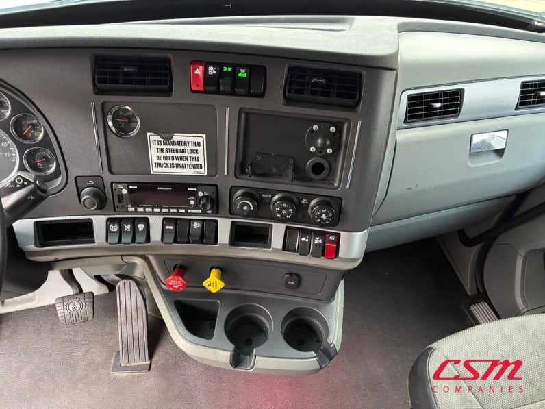 Interior radio and navigation system for this 2022 Kenworth T680 (Stock number: UNJ467088)