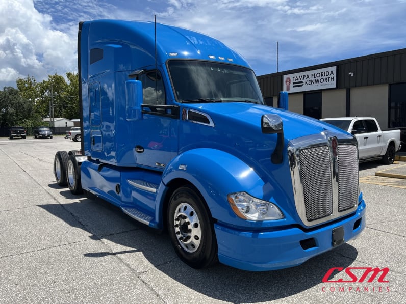 Exterior front passenger side for this 2022 Kenworth T680 (Stock number: UNJ467096)