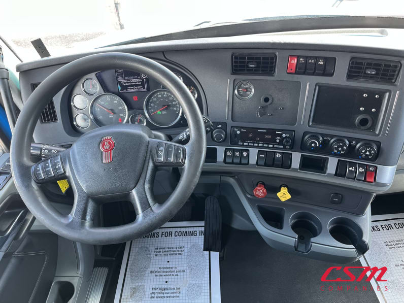 Interior dash for this 2022 Kenworth T680 (Stock number: UNJ467096)