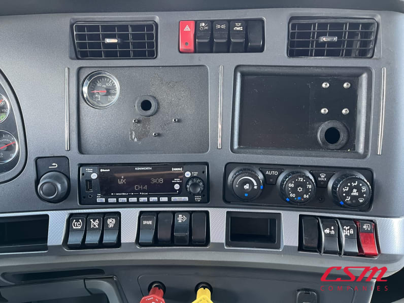 Interior radio and navigation system for this 2022 Kenworth T680 (Stock number: UNJ467096)