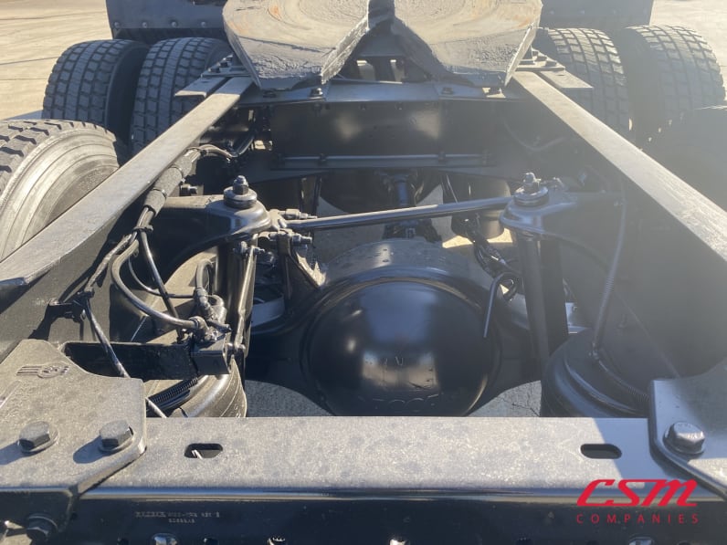 Center rear frame for this 2022 Kenworth T680 (Stock number: UNJ467097)