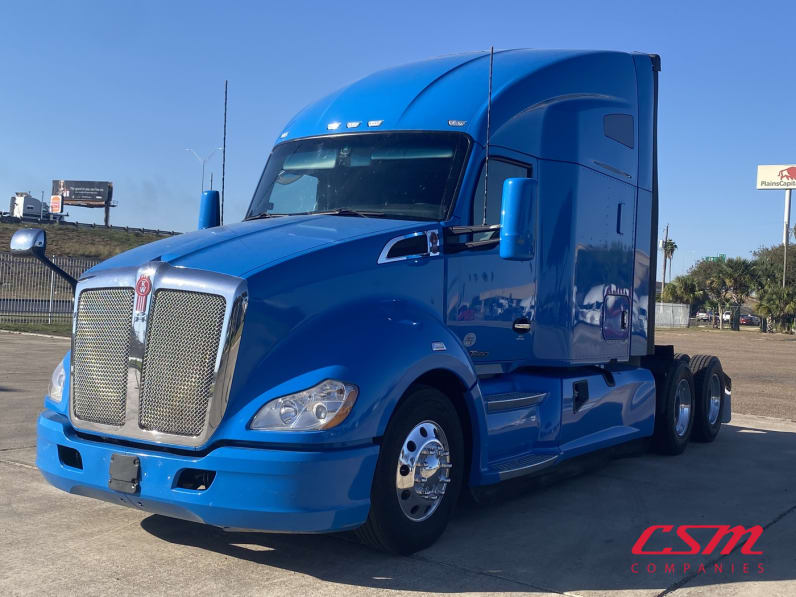 Exterior front drivers side for this 2022 Kenworth T680 (Stock number: UNJ467097)