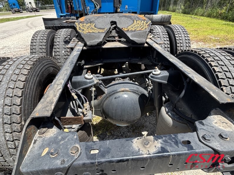 Center rear frame for this 2022 Kenworth T680 (Stock number: UNJ467110)Weeee