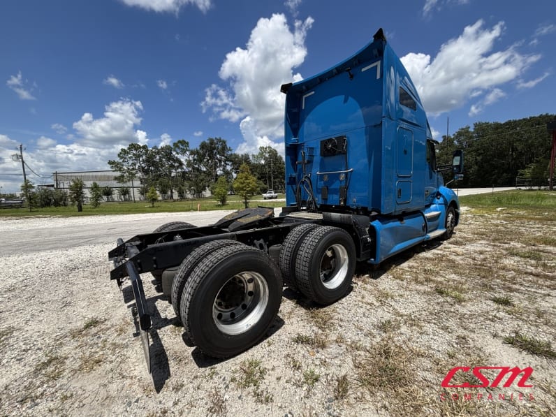 Exterior rear passenger side for this 2022 Kenworth T680 (Stock number: UNJ467110)Weeee