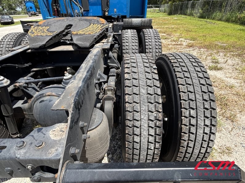Passenger side rear frame and tire tread for this 2022 Kenworth T680 (Stock number: UNJ467110)Weeee