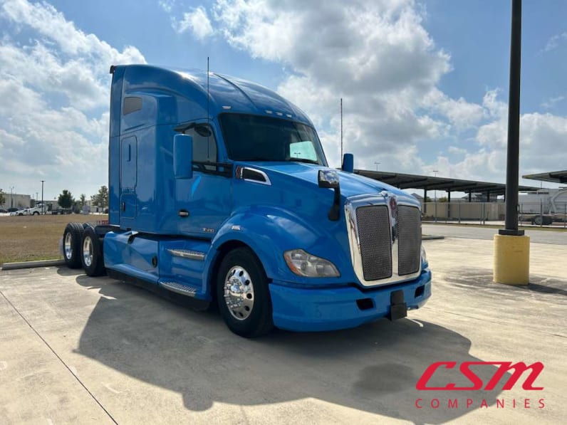 Exterior front passenger side for this 2022 Kenworth T680 (Stock number: UNJ467114)