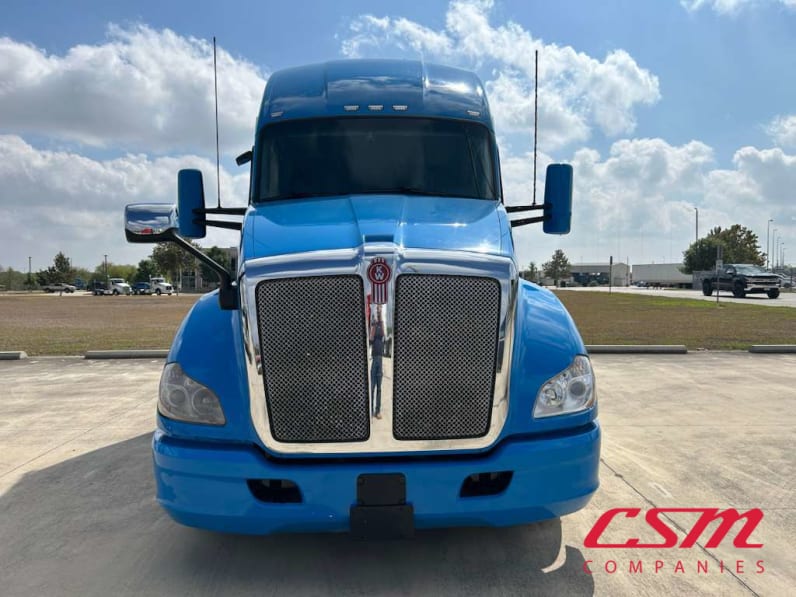 Exterior full front view for this 2022 Kenworth T680 (Stock number: UNJ467114)