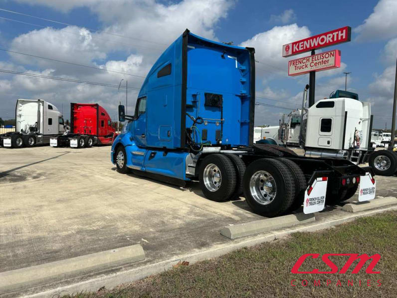 Exterior rear driver side for this 2022 Kenworth T680 (Stock number: UNJ467114)