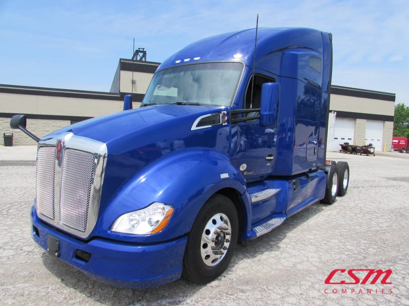 Exterior front drivers side for this 2022 Kenworth T680 (Stock number: UNJ467115)