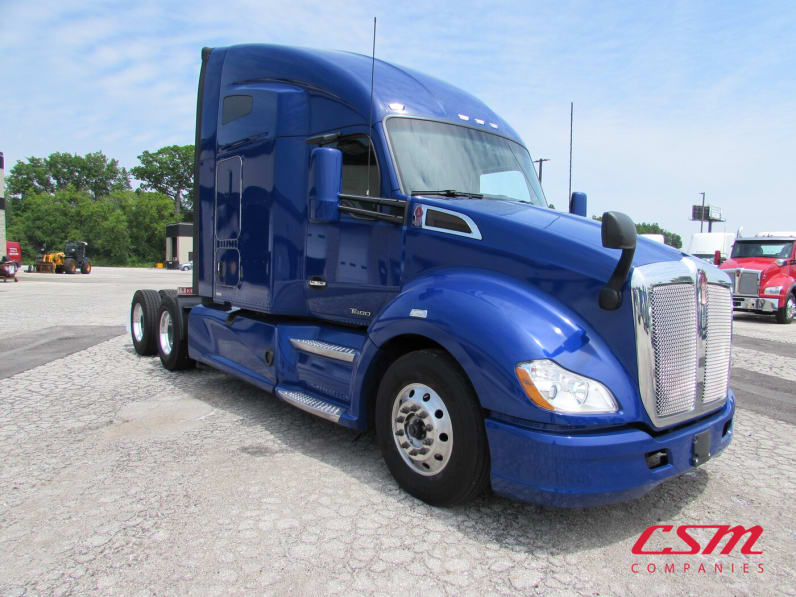 Exterior front passenger side for this 2022 Kenworth T680 (Stock number: UNJ467115)
