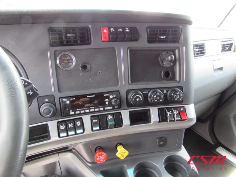 Interior radio and navigation system for this 2022 Kenworth T680 (Stock number: UNJ467115)