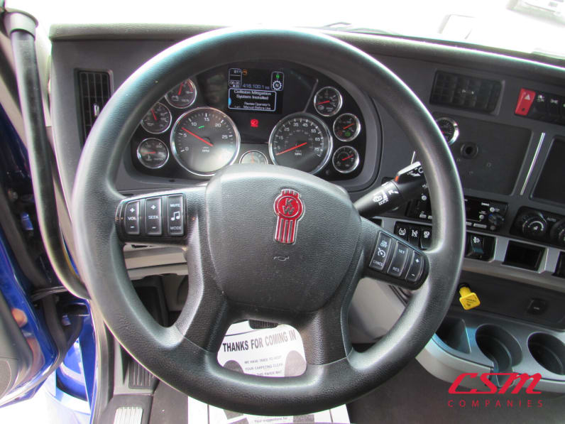 Interior steering wheel for this 2022 Kenworth T680 (Stock number: UNJ467115)