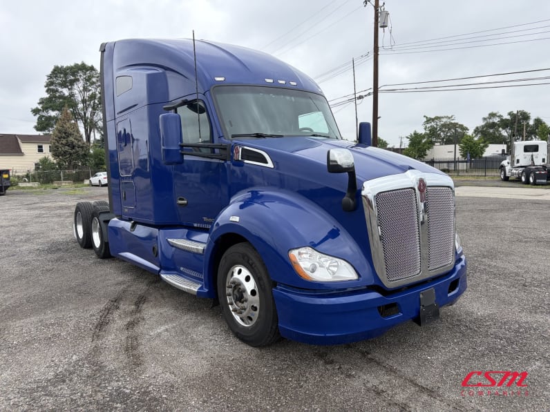 Exterior front passenger side for this 2022 Kenworth T680 (Stock number: UNJ467130)Weeee