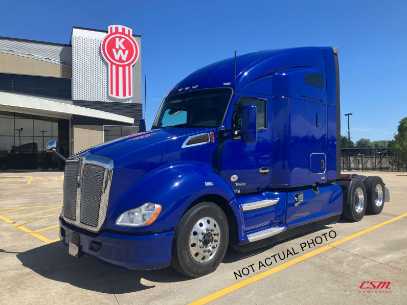 Exterior front drivers side for this 2022 Kenworth T680 (Stock number: UNJ467132)Weeee