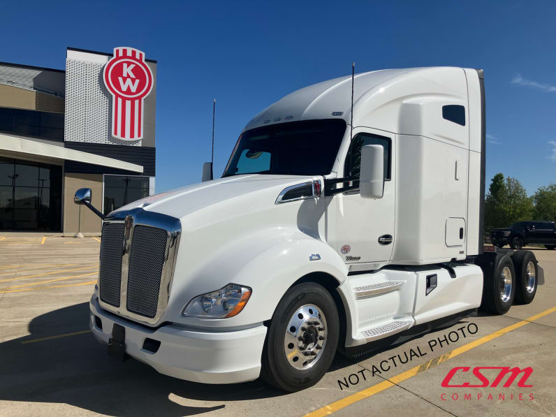 Exterior front drivers side for this 2022 Kenworth T680 (Stock number: UNJ467136)Weeee