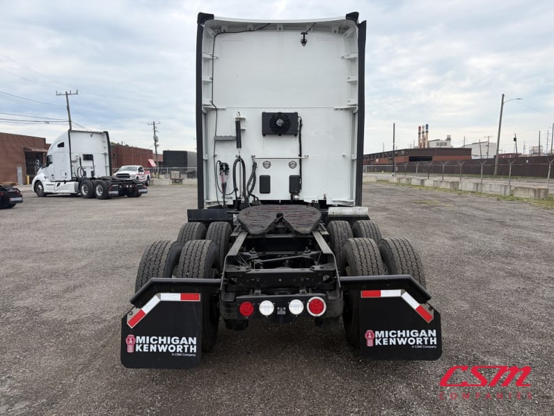 Exterior full rear view for this 2022 Kenworth T680 (Stock number: UNJ467136)Weeee