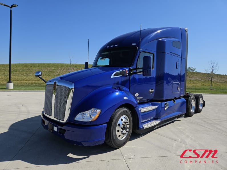 Exterior front drivers side for this 2022 Kenworth T680 (Stock number: UNJ467145)