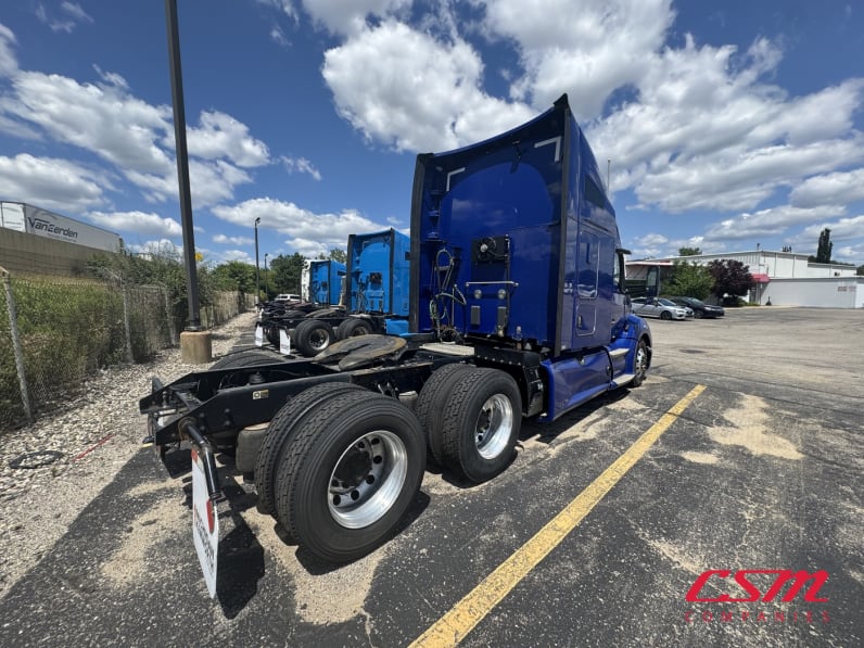 Exterior rear passenger side for this 2022 Kenworth T680 (Stock number: UNJ467162)Weeee