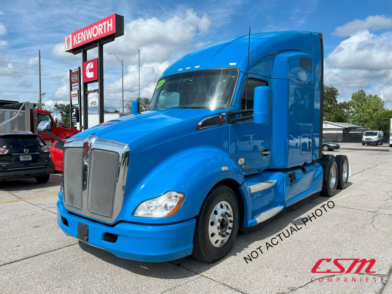 Exterior front drivers side for this 2022 Kenworth T680 (Stock number: UNJ467170)Weeee