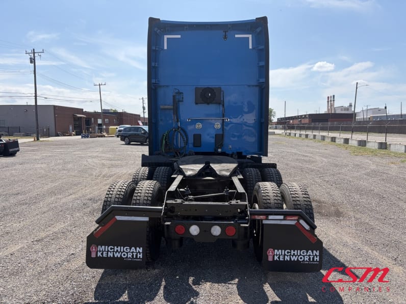 Exterior full rear view for this 2022 Kenworth T680 (Stock number: UNJ467170)Weeee