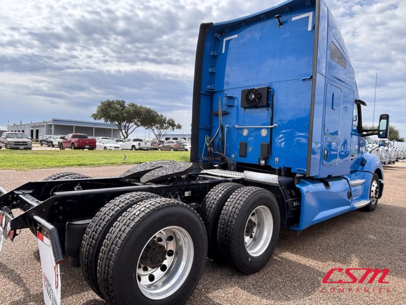 Exterior rear passenger side for this 2022 Kenworth T680 (Stock number: UNJ467174)Weeee