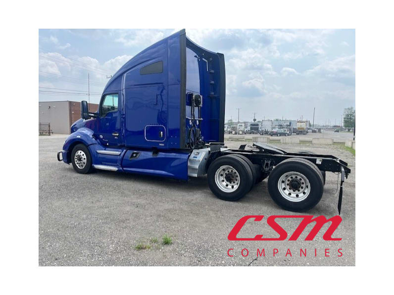Exterior full driver side for this 2022 Kenworth T680 (Stock number: UNJ467190)