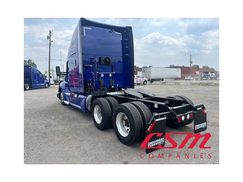 Exterior rear driver side for this 2022 Kenworth T680 (Stock number: UNJ467190)