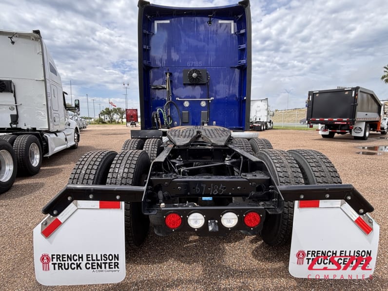 Exterior full rear view for this 2022 Kenworth T680 (Stock number: UNJ467194)Weeee