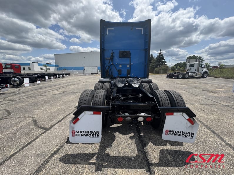 Exterior full rear view for this 2022 Kenworth T680 (Stock number: UNJ467203)Weeee