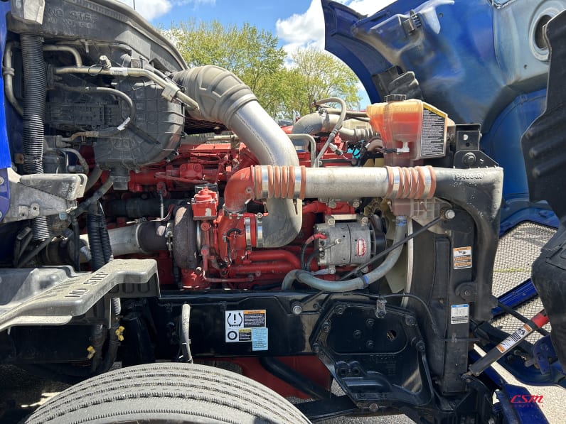 Passenger side engine for this 2022 Kenworth T680 (Stock number: UNJ467208)Weeee
