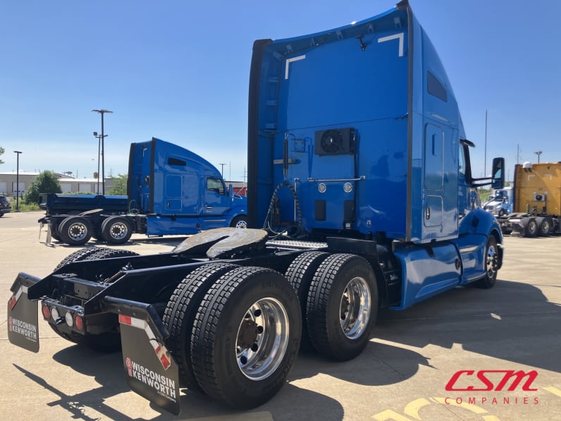 Exterior rear passenger side for this 2022 Kenworth T680 (Stock number: UNJ467230)Weeee