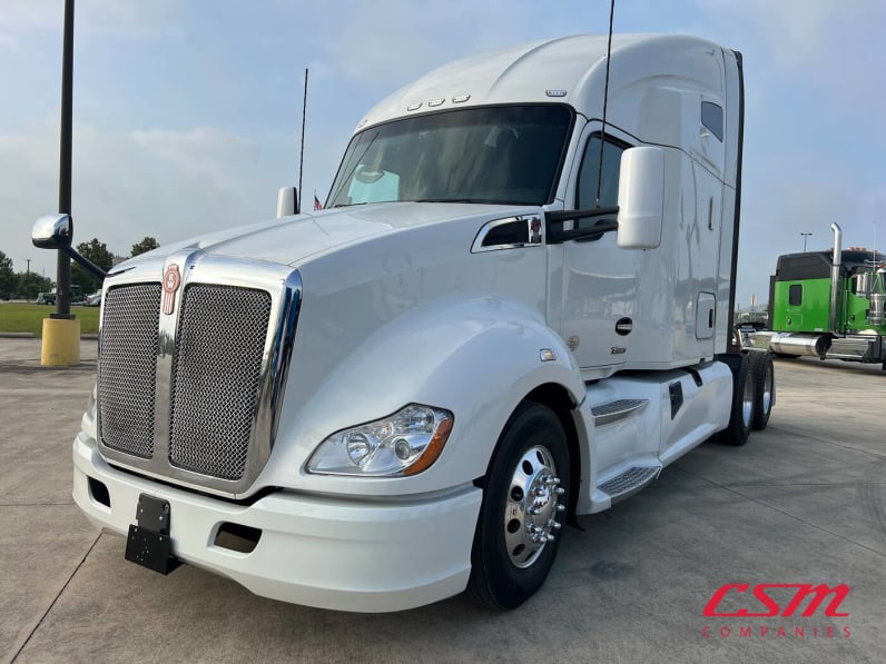 Exterior front drivers side for this 2022 Kenworth T680 (Stock number: UNJ467258)Weeee