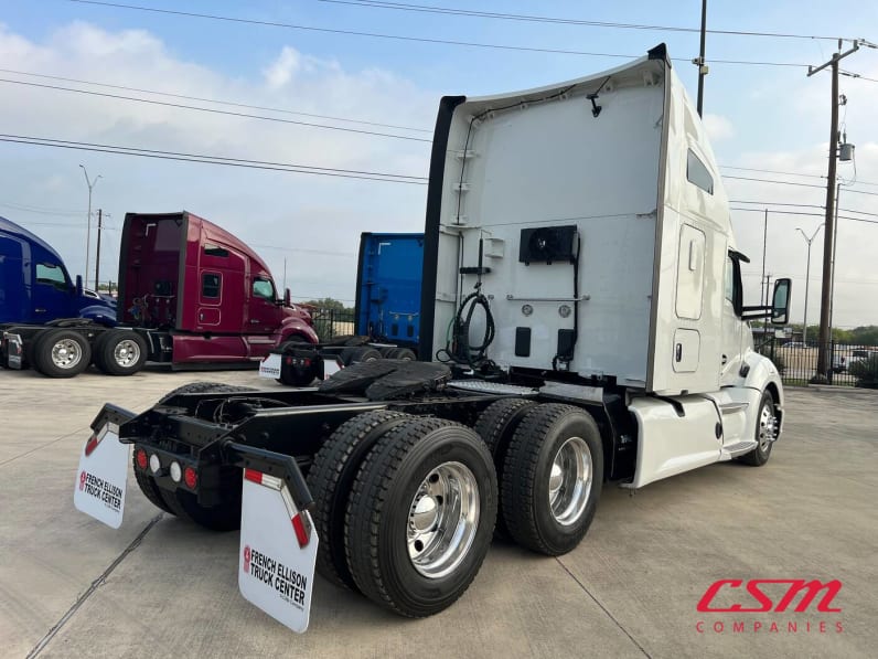Exterior rear passenger side for this 2022 Kenworth T680 (Stock number: UNJ467258)Weeee