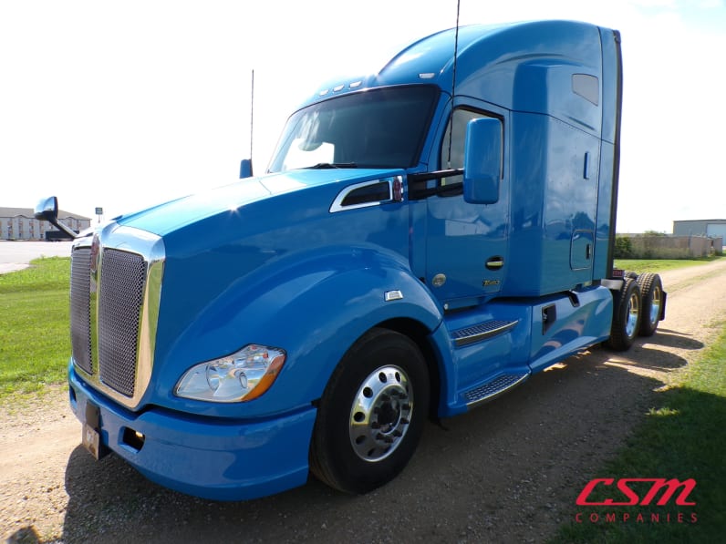 Exterior front drivers side for this 2022 Kenworth T680 (Stock number: UNJ467261)Weeee