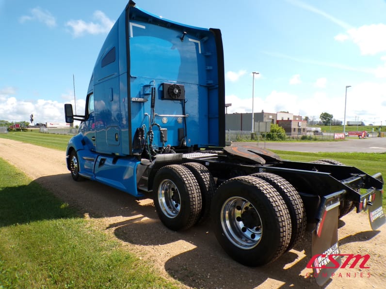 Exterior rear driver side for this 2022 Kenworth T680 (Stock number: UNJ467261)Weeee