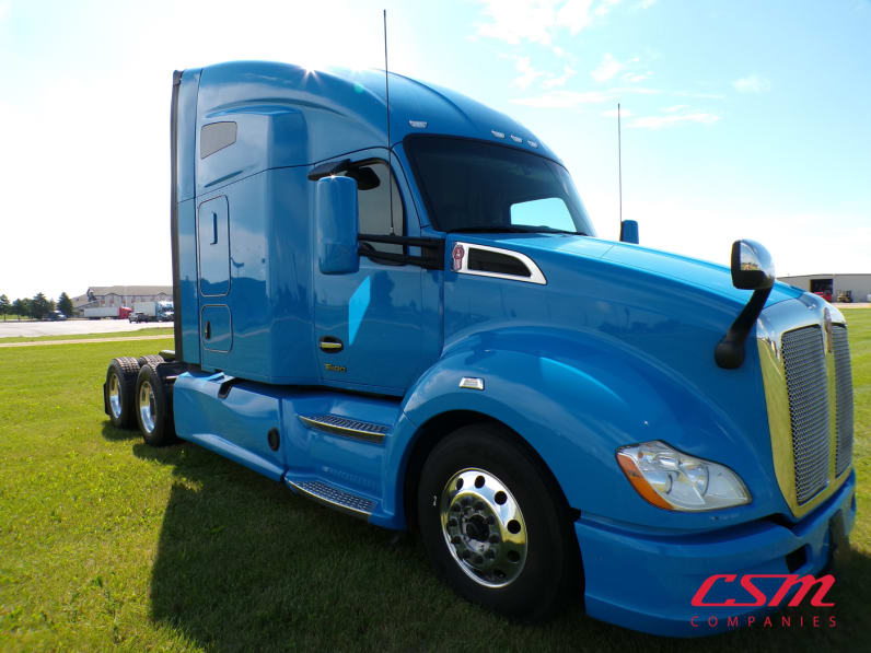 Exterior front passenger side for this 2022 Kenworth T680 (Stock number: UNJ467262)Weeee