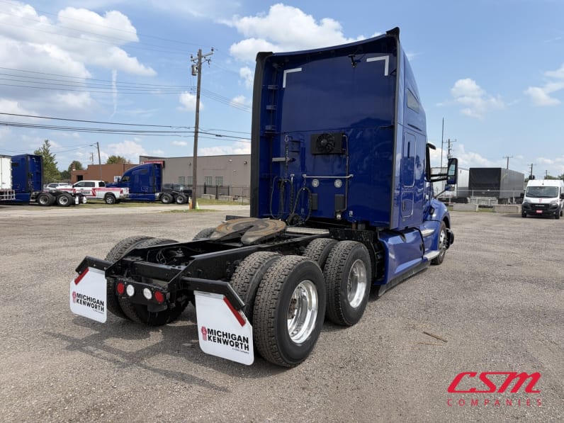 Exterior rear passenger side for this 2022 Kenworth T680 (Stock number: UNJ467282)Weeee