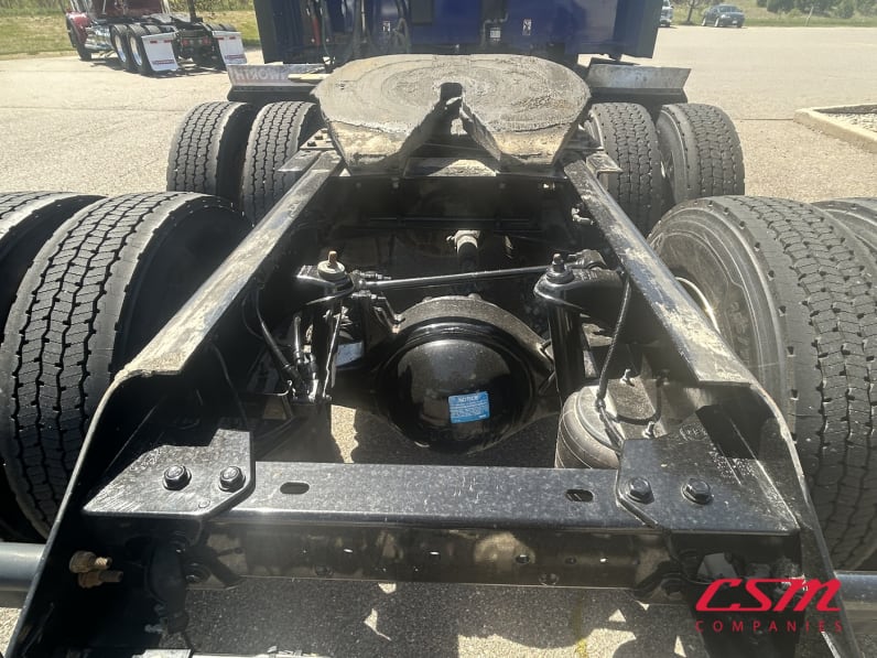 Center rear frame for this 2022 Kenworth T680 (Stock number: UNJ467314)Weeee