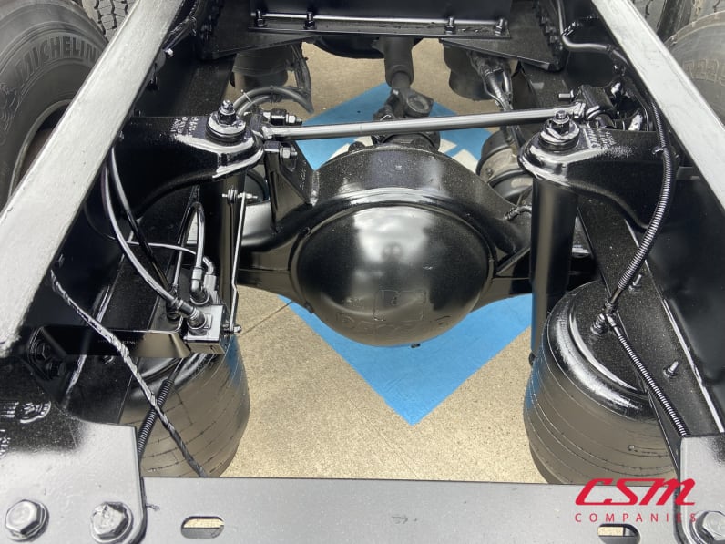 Center rear frame for this 2022 Kenworth T680 (Stock number: UNJ467327)Weeee