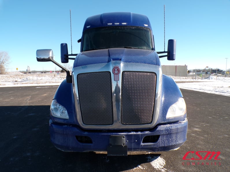 Exterior full front view for this 2022 Kenworth T680 (Stock number: UNJ467328)