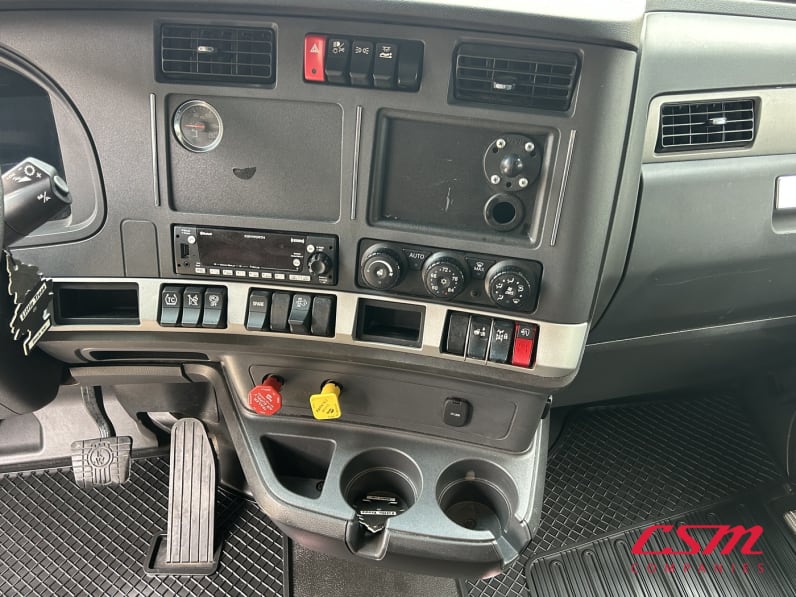 Interior radio and navigation system for this 2022 Kenworth T680 (Stock number: UNJ467338)Weeee