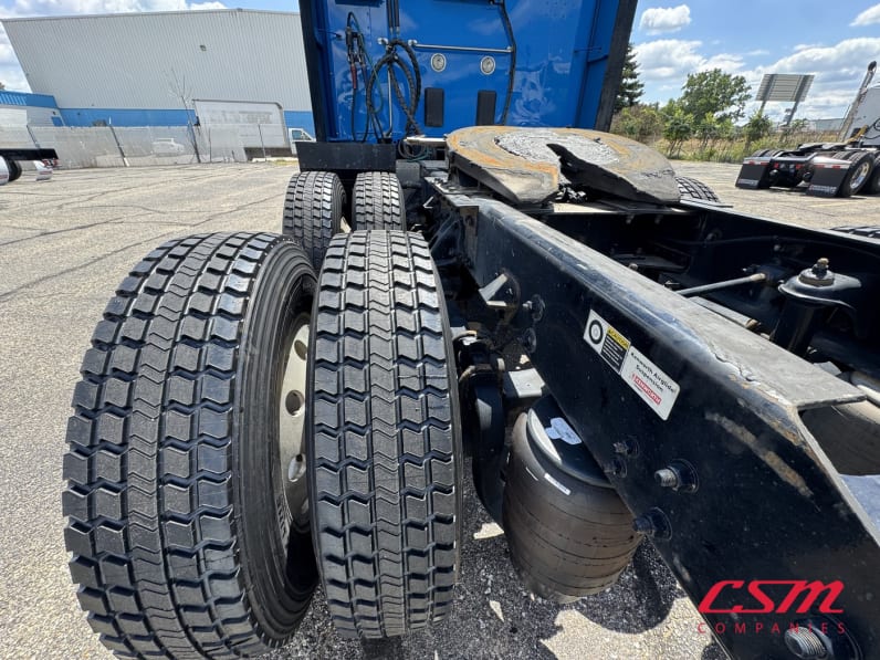 Driver side rear frame and tire tread for this 2022 Kenworth T680 (Stock number: UNJ467339)Weeee