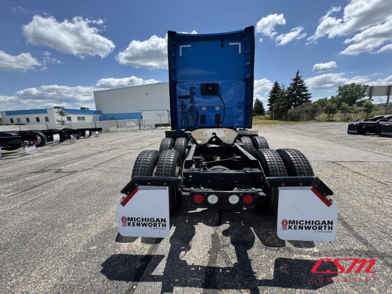 Exterior full rear view for this 2022 Kenworth T680 (Stock number: UNJ467339)Weeee