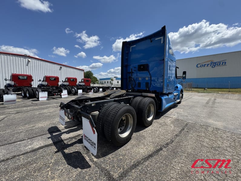Exterior rear passenger side for this 2022 Kenworth T680 (Stock number: UNJ467339)Weeee