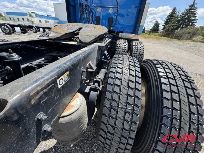 Passenger side rear frame and tire tread for this 2022 Kenworth T680 (Stock number: UNJ467339)Weeee
