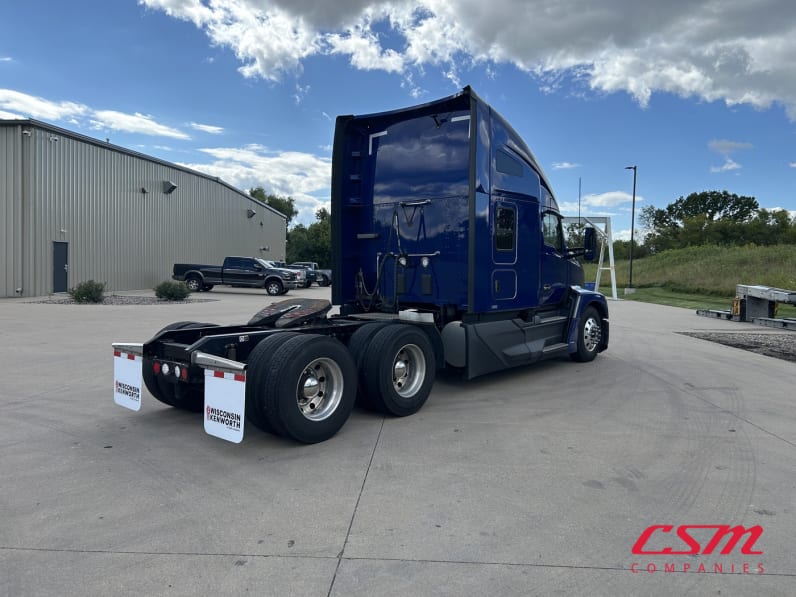 Exterior rear passenger side for this 2022 Kenworth T680 (Stock number: UNJ469331)